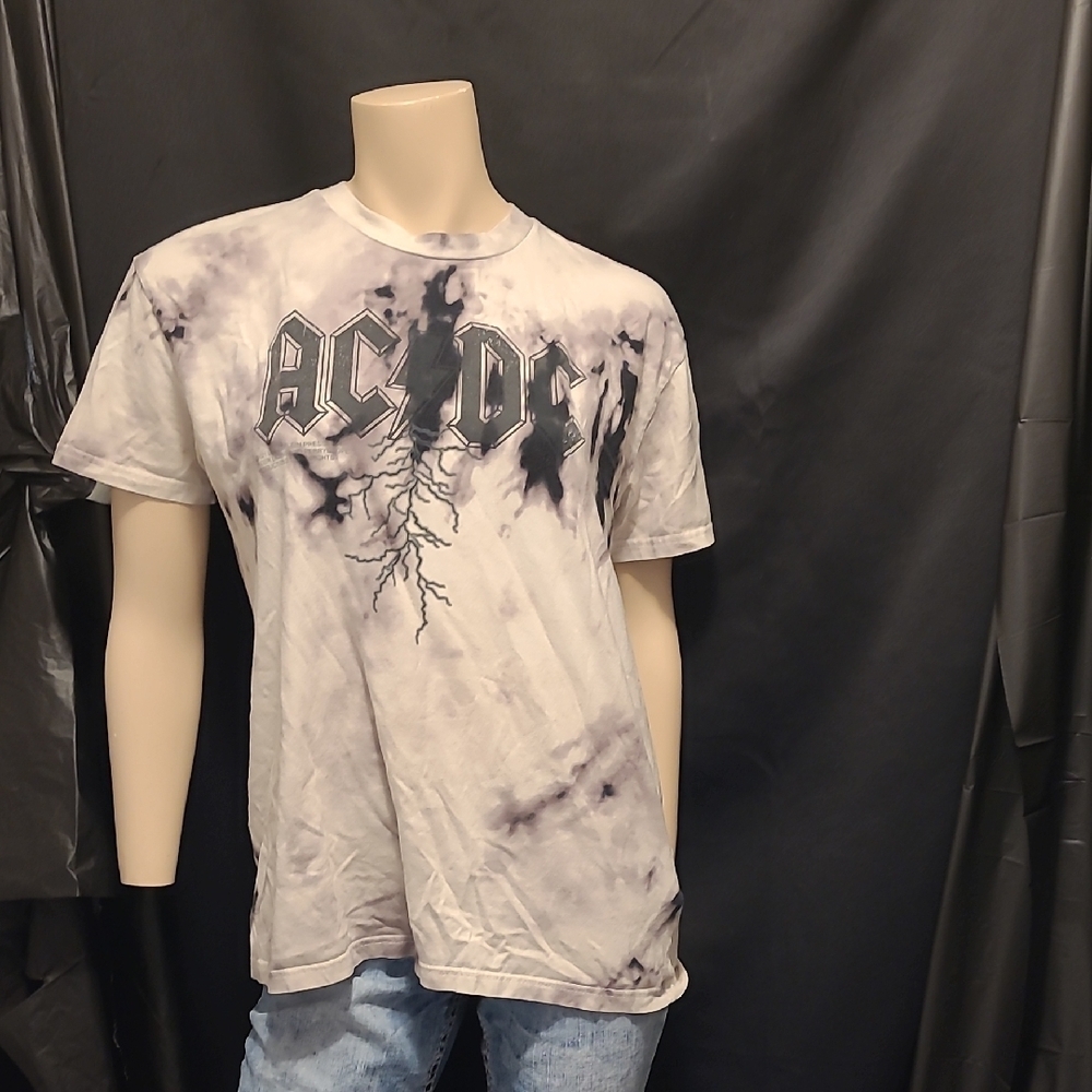 Collaboration between ACDC and Hollister.